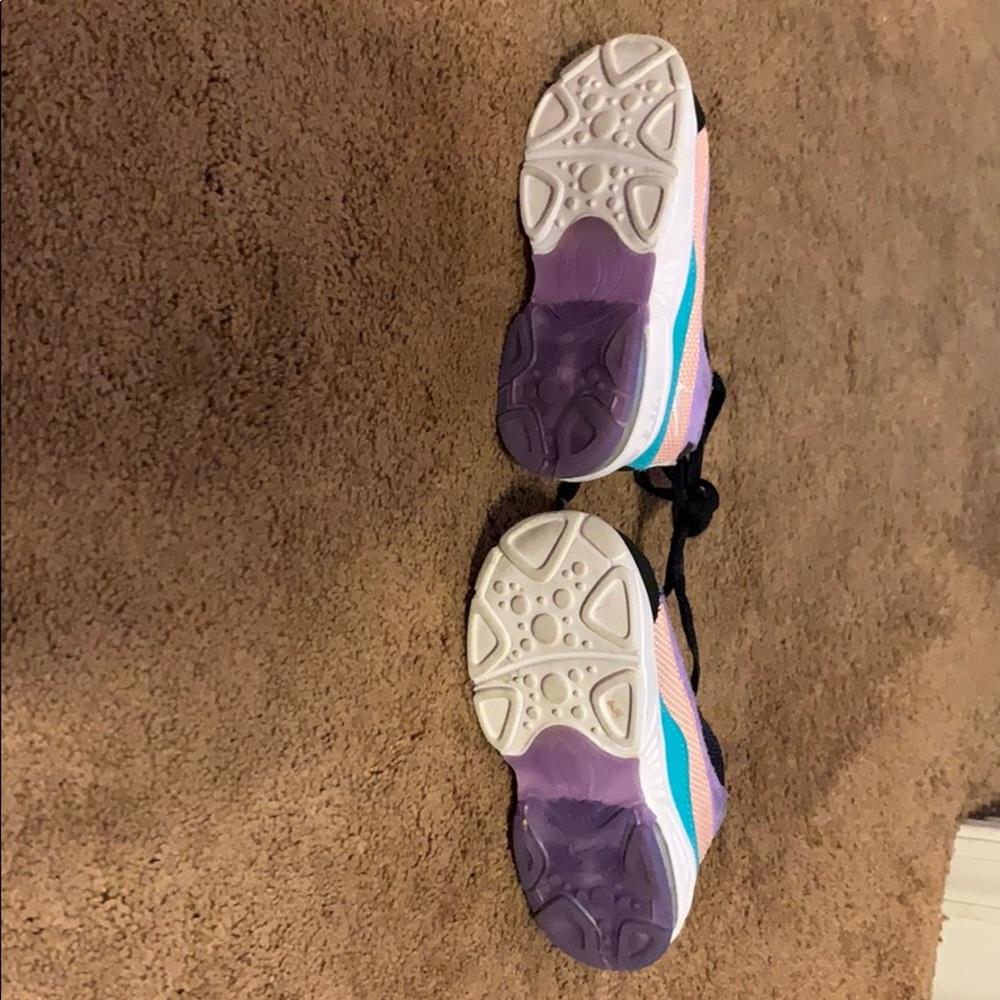 Sneakers - Picture 4 of 4